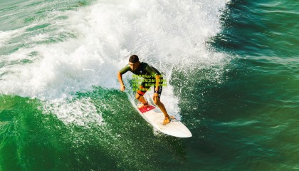 海星体育app下载_拜仁慕尼黑后卫金玟哉训练场复出，俱乐部全力冲刺周五健康节点