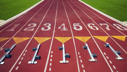 海星体育：铿锵玫瑰新篇章，三将闪耀筑造胜利基石，女足新势力迎高光时刻