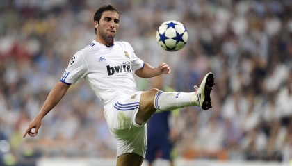 【海星体育网址】巴拉克警示，滕哈格下课传闻绝非表面简单—探秘足球权力博弈