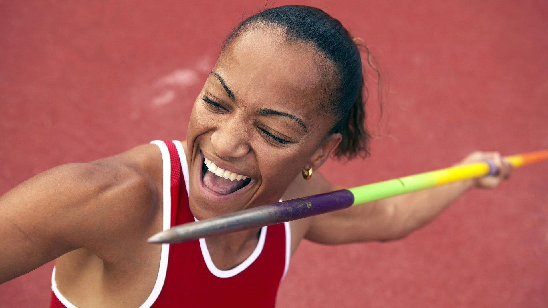 勒克莱尔赛后无线电惊魂,首圈赛车失控濒临撞墙,险中求生揭示赛道危机